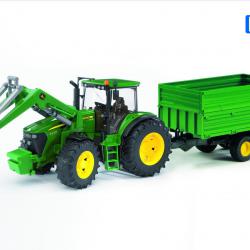 Bruder Traktor John Deere 7930 s předním nakladačem a vyklápěcím vlekem 1:16