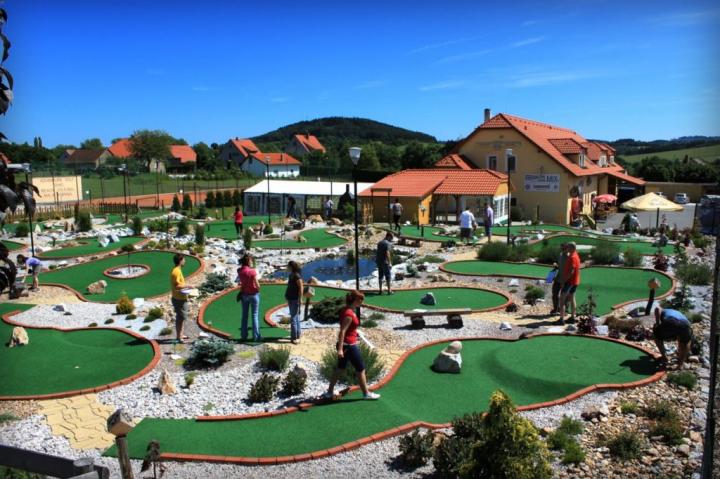 Adventure golf Počepice.jpg